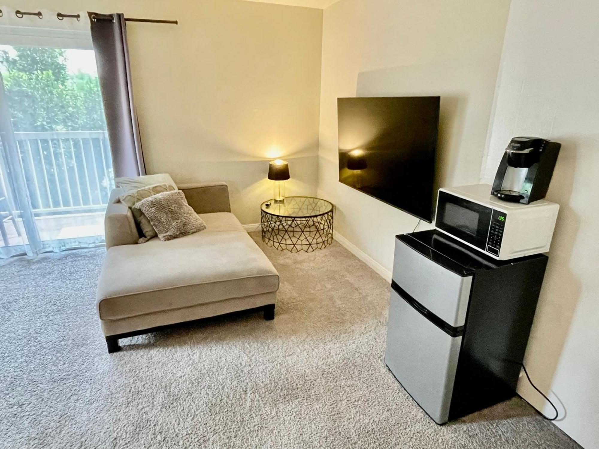 The Hollywood Dream Apartment